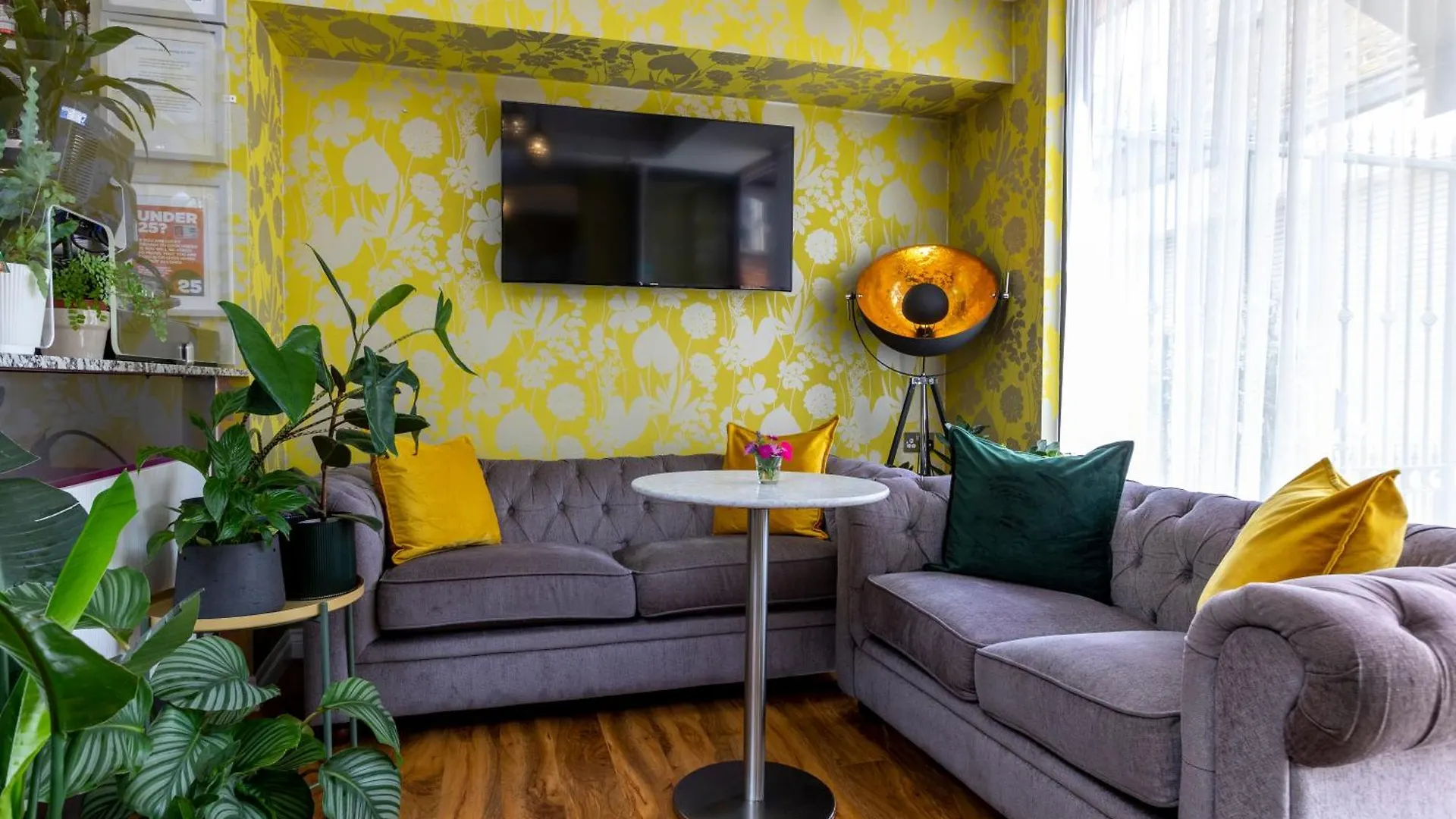 Staying Near Kew Gardens: 5 Business Hotels Compared