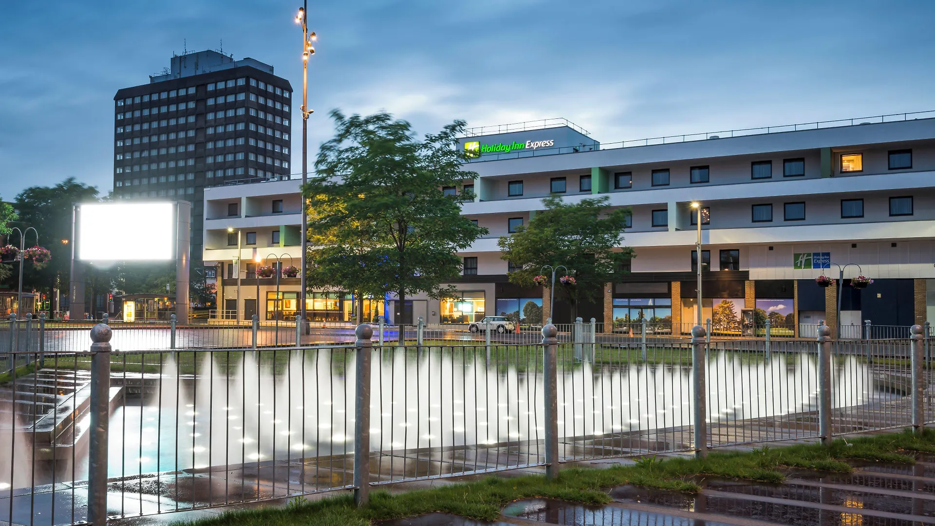 4 Smart 3-Star Hotels Near Riverside Stadium to Book
